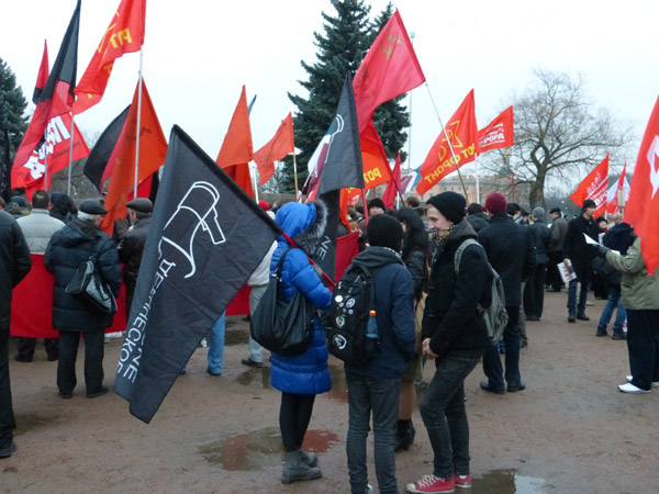 ���� ������������ � �������� ������ ���������. ����� ��� ������� �� �������� ����
March of solidarity with the workers of a factory �Antolin�. General view of meeting on the Mars field