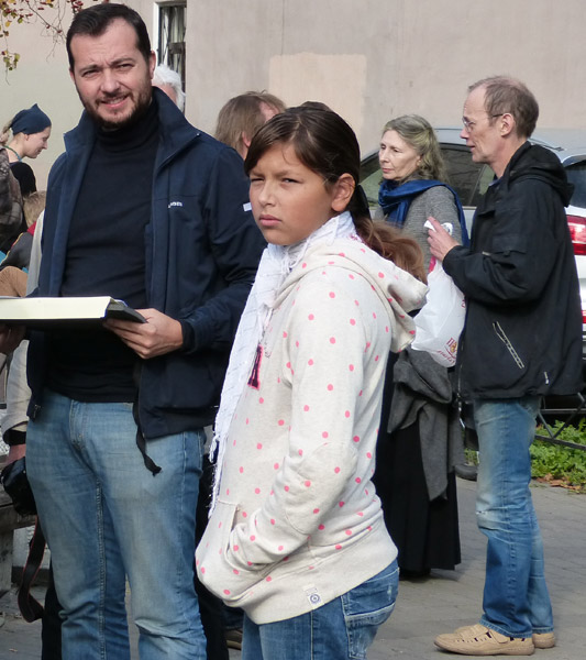 ����� ���������� � ������ ���������� �������. ����������� �������
The watch by painters in protection of the Pushkarskaya square. We sign the petition