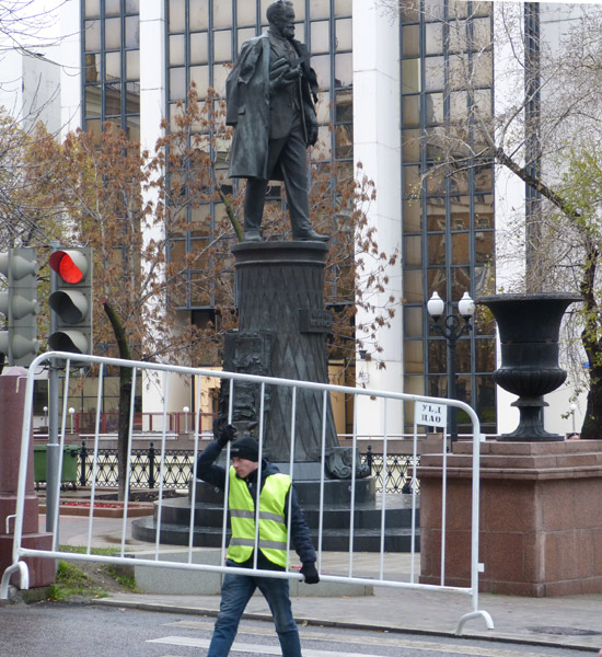 ���� �� ������� ���� ����������������. ��������� ���������� ���������
The march for freedom of all political prisoners. We finish a structure of a pen