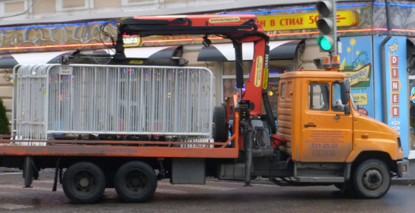 ���� �� ������� ���� ����������������. ��������� ���������� ���������
The march for freedom of all political prisoners. We finish a structure of a pen