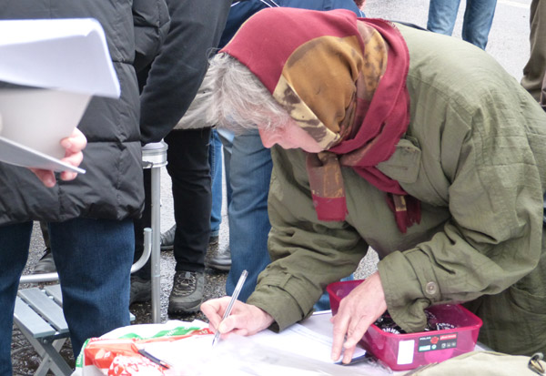 ���� �� ������� ���� ����������������. ���� �������� � ����������� ���������� ����������������
The march for freedom of all political prisoners. The gathering of the signatures with the requirement to release the political prisoners