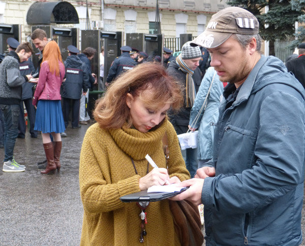 ���� �� ������� ���� ����������������. ���� �������� � ����������� ���������� ����������������
The march for freedom of all political prisoners. The gathering of the signatures with the requirement to release the political prisoners