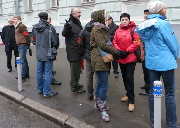 ���� �� ������� ���� ����������������. � ������� ��� �� �����, �� ��������� ������
The march for freedom of all political prisoners. They have not taken us in policemen, but we are ready to serve