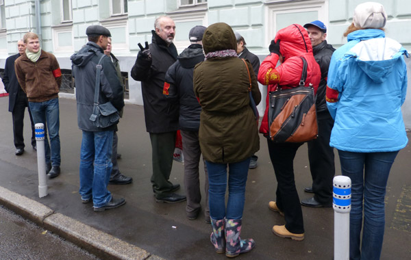 ���� �� ������� ���� ����������������. � ������� ��� �� �����, �� ��������� ������
The march for freedom of all political prisoners. They have not taken us in policemen, but we are ready to serve