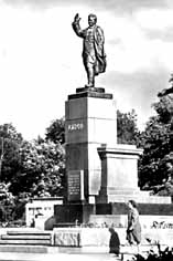 �������� ������ �.�. � �������-��-����
Monument to Sergy M. Kirov in Rostov-on-Don