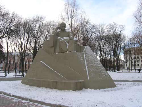 �������� ������ �������� � �������
Monument to Taras G. Shevchenko in Poltava