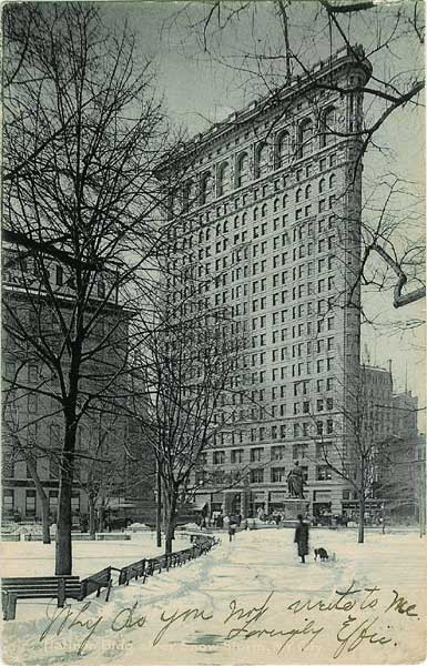 �������� � ���-�����
Monument in New York