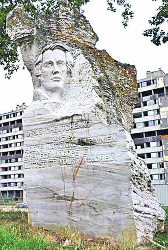 �������� �������� � ������
Monument to Taras G. Shevchenko in Tuluza