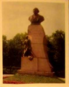 �������� ���������  � ����������
Postal card �Monument  in Ulyanovsk�