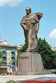 �������� �������� � �����
Monument to Taras G. Shevchenko in Rovno