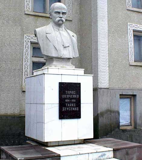 �������� �������� � �. ���������
Monument to Taras G. Shevchenko in Nehostyna
