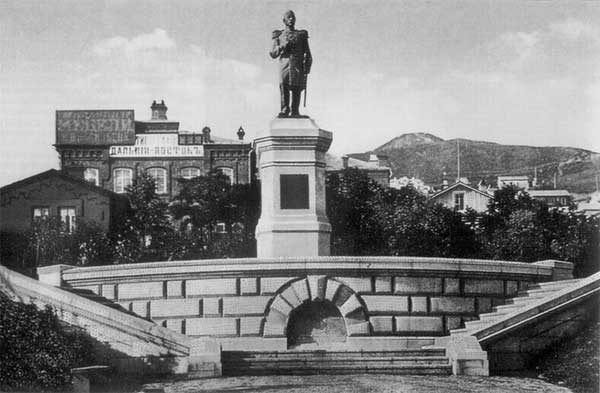 �������� �.�.�������
Monument to Basil S. Zavoyko