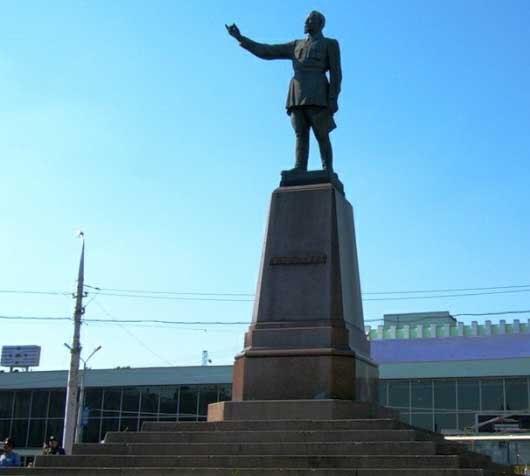 �������� �.�.������������ � ��������
Monument to Felix E. Dzerzhinsky in Saratov