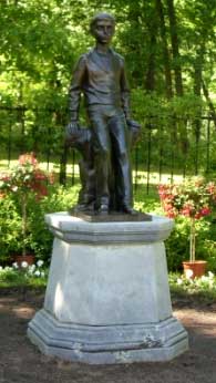 �������� �������� ������� ����������� � ���������
Monument to Alexis Nikolayevich in Peterhof