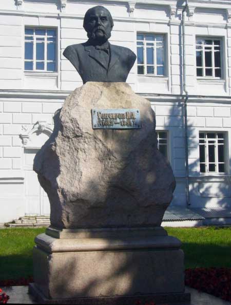 �������� �.�.��������� � ����������
Monument to Ivan A. Goncharov in Ulyanovsk