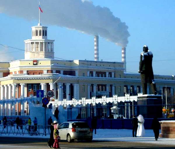 �������� ������ � ��������
Monument to Vladimir I. Lenin in Kemerovo