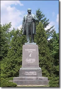 �������� �������� � �������
Monument to Taras G. Shevchenko in Toronto