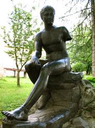�������� ������� � ��������
Monument �Hermes� in Uzhgorod