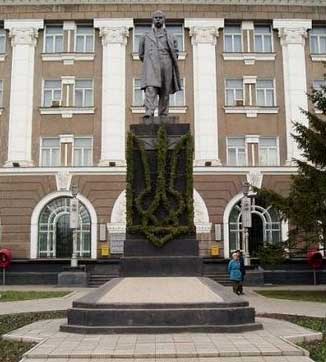 �������� �������� � ������ ����
Monument to Taras G. Shevchenko in Krivoy Rog