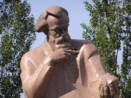 �������� ���������� �.�. � �����
Monument to Vladimir I. Vernadsky in Kiev