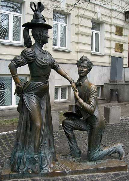 �������� ������ ���������� � ����������� � �����
Monument �Pronya Prokopovna and Golokhvastov� in Kiev