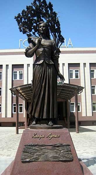 �������� ����� ����� � ����������
Monument to Clara Luchko in Krasnodar