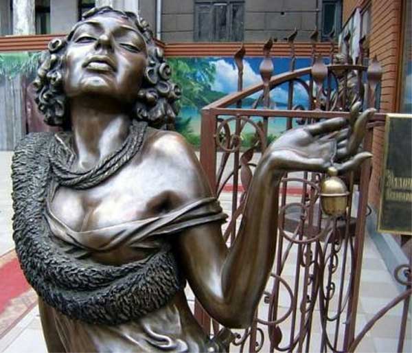 �������� ������� ��������
Monument to Ella Ludoedka