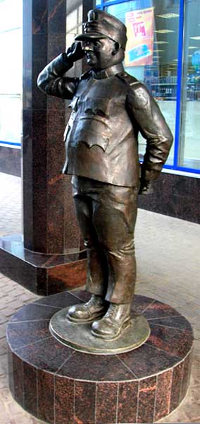 �������� ������ � ����������
Monument to Shveyk in St.-Petersburg