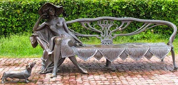 �������� ���� � �������� � ���������
Monument to Lady with dog in Ramenskoye