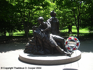 �������� ������� �� ����������� ����� � ����������
Monument to Women during war in Vietnam in Washington