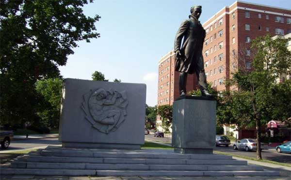 �������� �������� � ����������
Monument to Taras G. Shevchenko in Washington