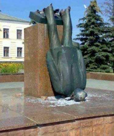 �������� �.�.������
Monument to Vladimir V. Putin